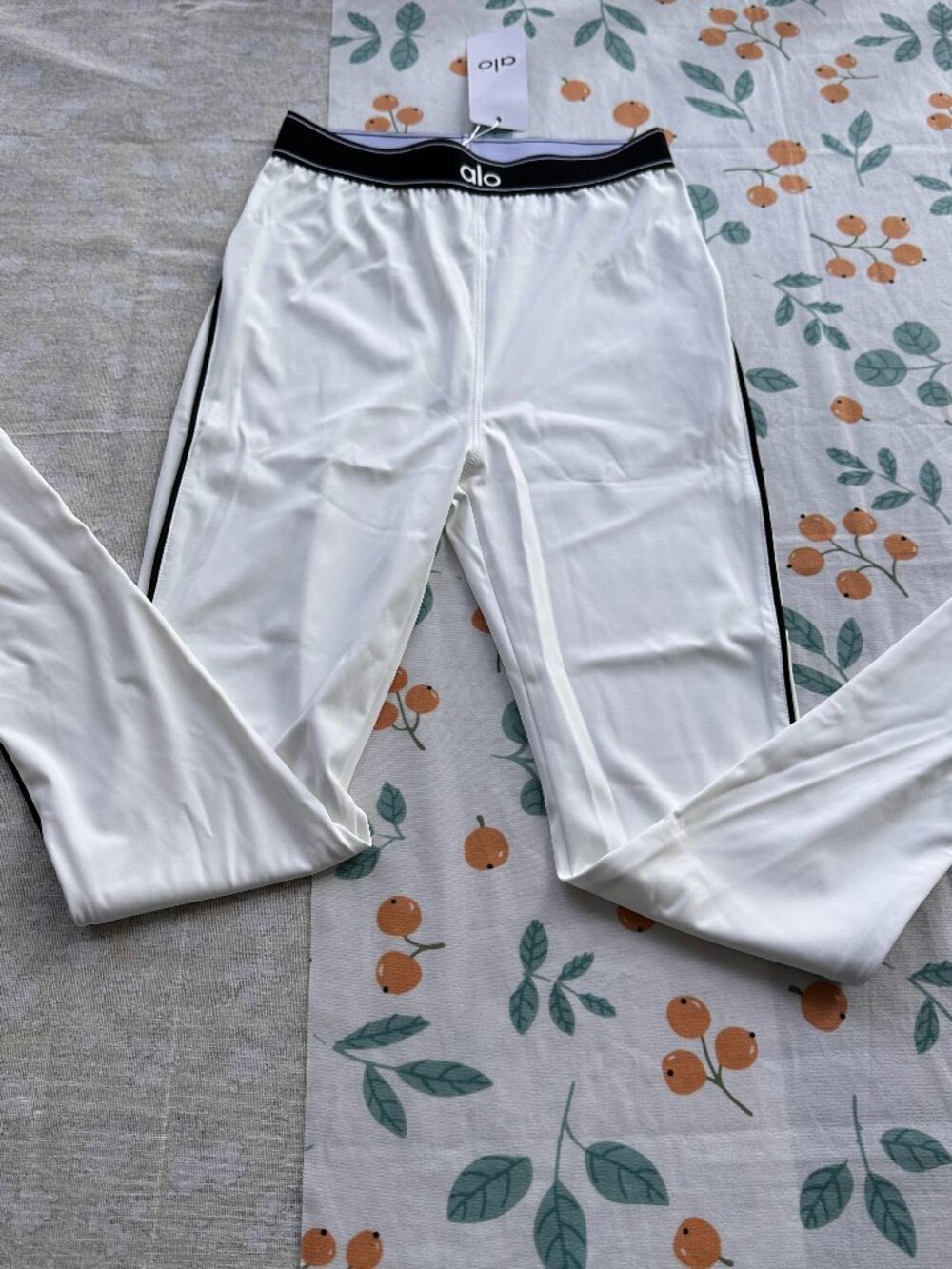 Alo Yoga White Leggings With Side Stripes